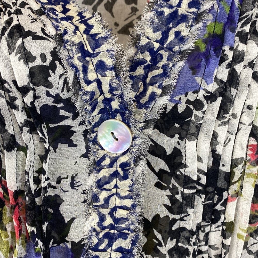Elizabeth & James silk cardigan blouse S floral single button roll tabs pin tuck - Picture 5 of 12